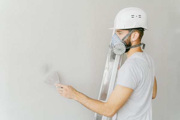 Comprendre les tarifs des travaux de peinture : guide pratique