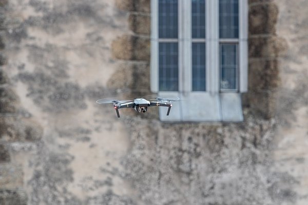 Nettoyage de façade par drone : la solution moderne et efficace!
